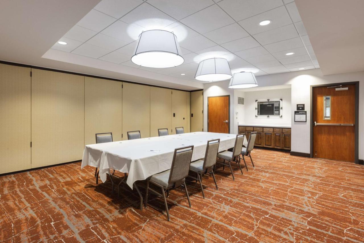 | Hampton Inn & Suites Yuba City