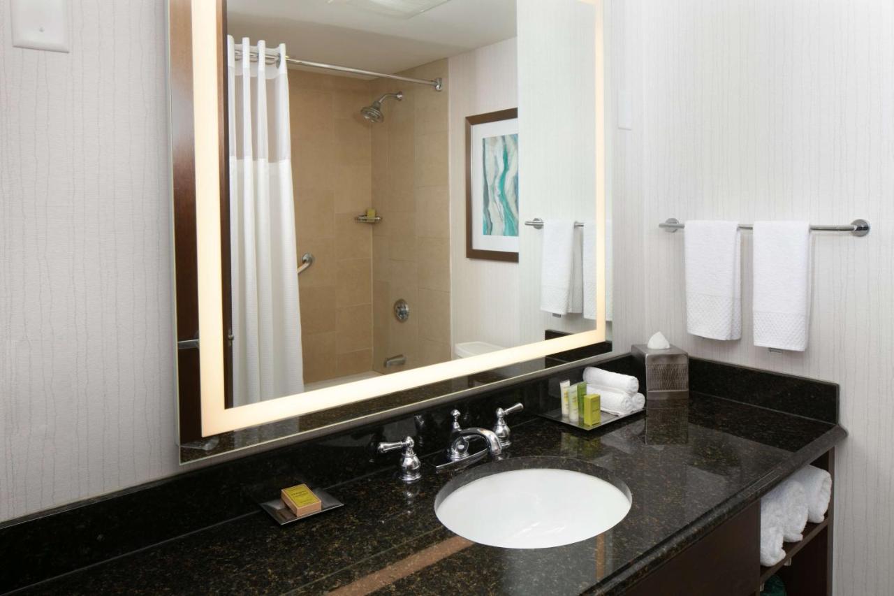 Deluxe King Room at Hilton Minneapolis/Bloomington