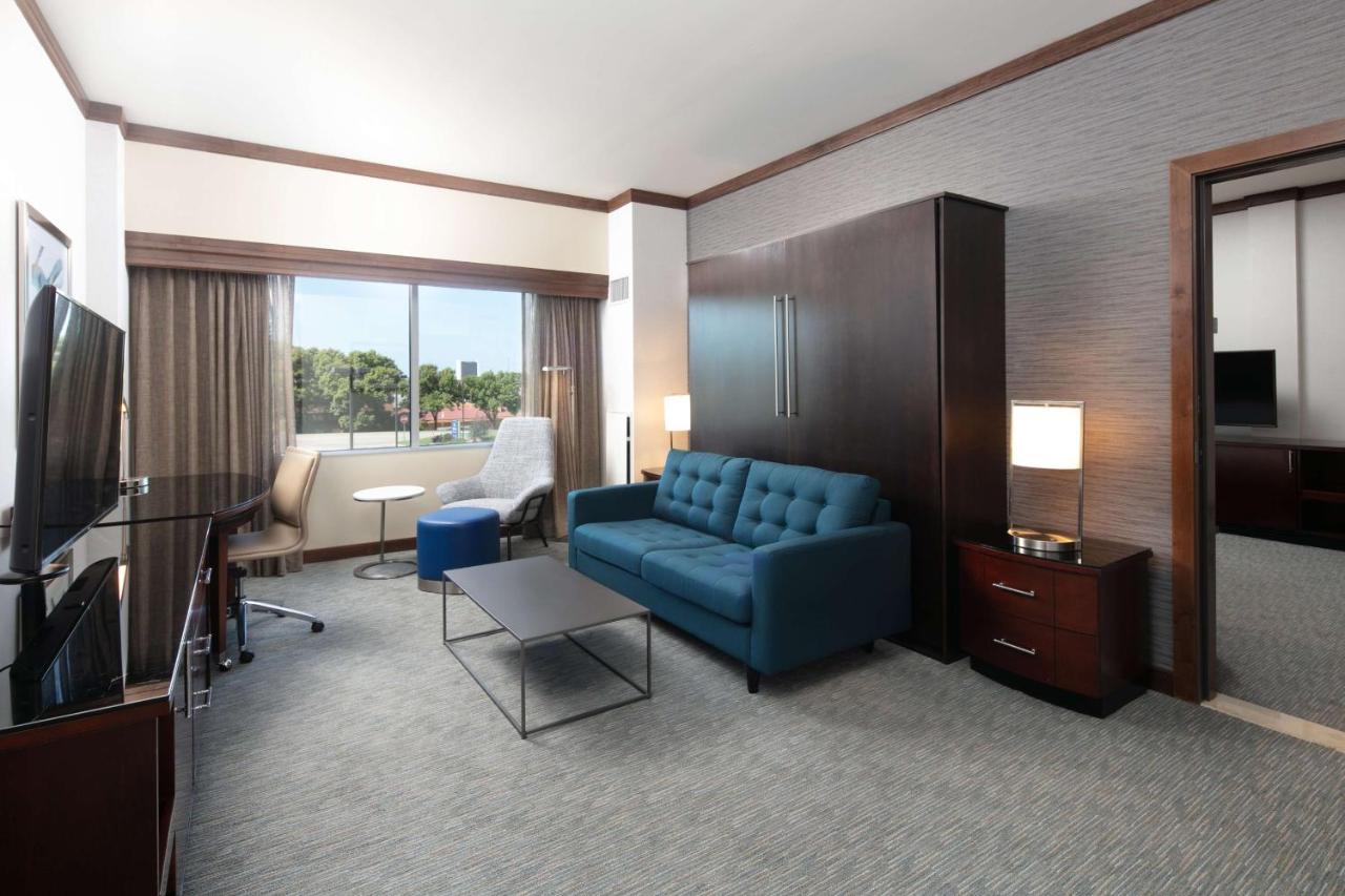 Parlor - Non-Smoking at Hilton Minneapolis/Bloomington