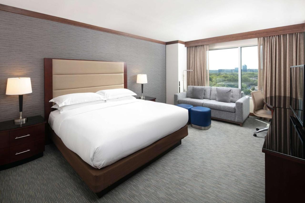 Deluxe King Room at Hilton Minneapolis/Bloomington