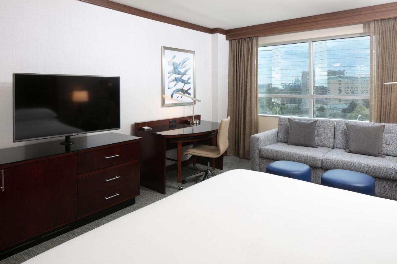 King Room at Hilton Minneapolis/Bloomington