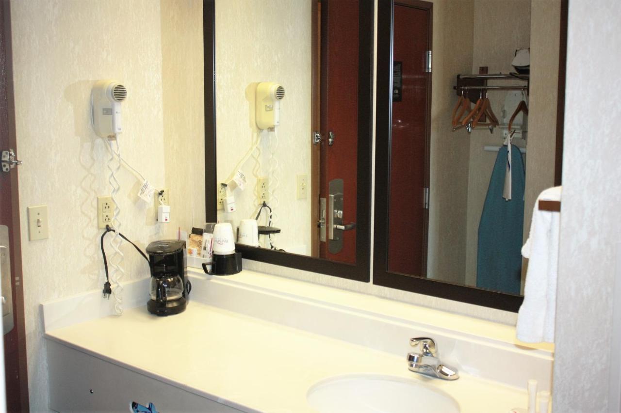 Double Room - Disability Access/Non-Smoking at Baymont by Wyndham Jonesboro