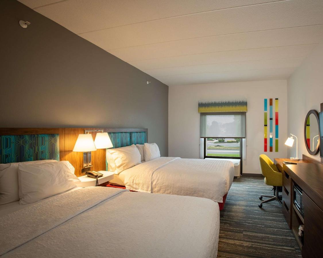 Queen Room with Two Queen Beds - Hearing Access at Hampton Inn Seaford