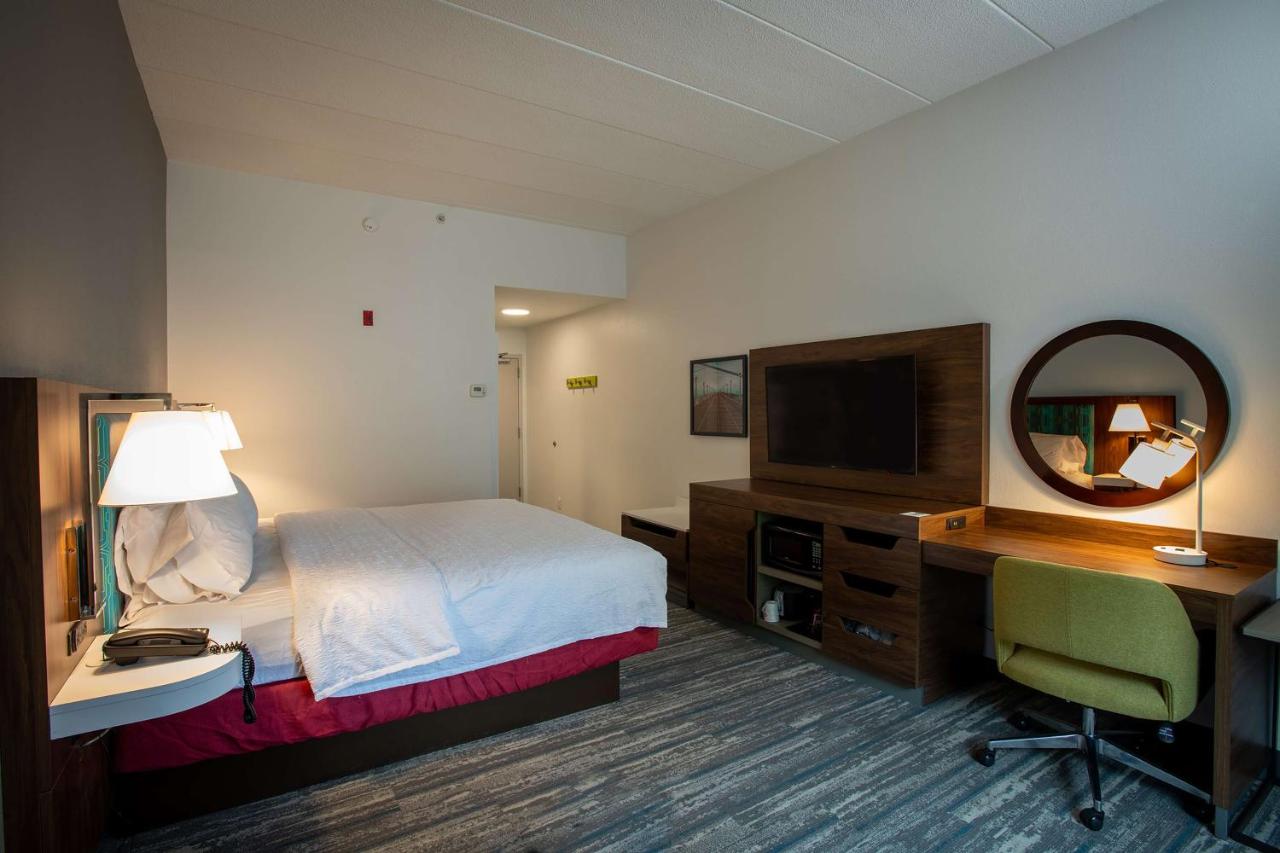 King Room - Non-Smoking at Hampton Inn Seaford