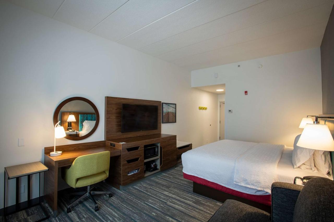 King Room - Non-Smoking at Hampton Inn Seaford