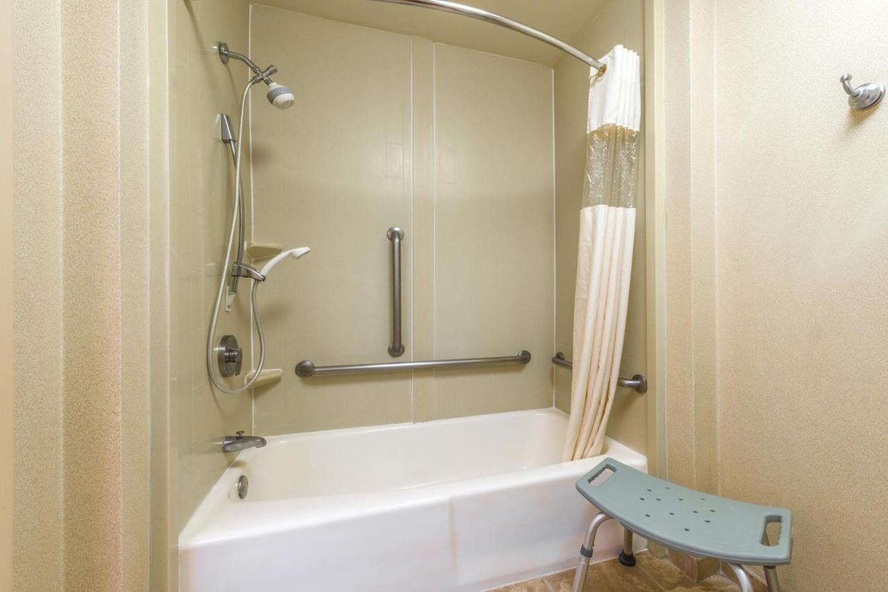 One-Bedroom Suite with Two Double Beds - Mobilty Access/Non-Smoking at Days Inn & Suites by Wyndham Albuquerque North