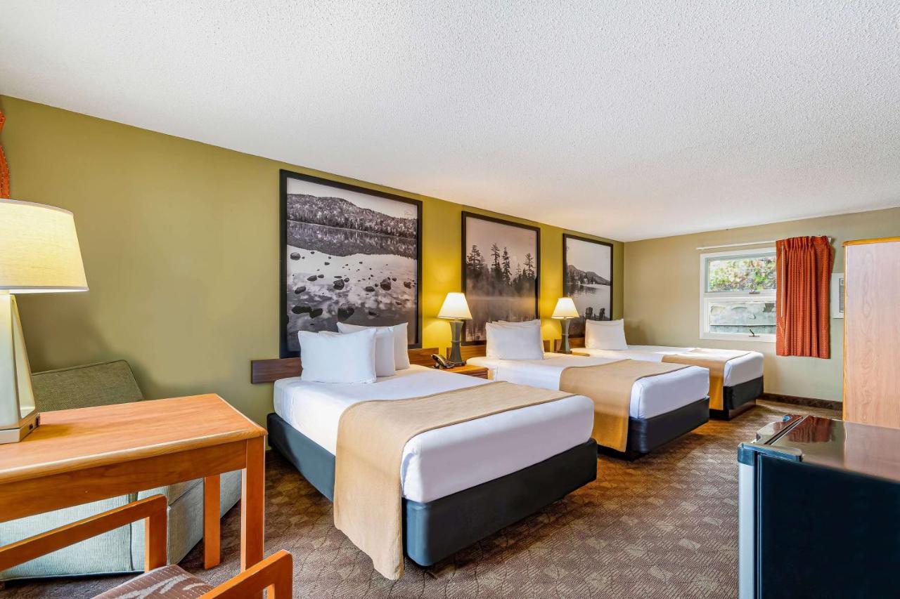 | Super 8 by Wyndham Lake George/Downtown