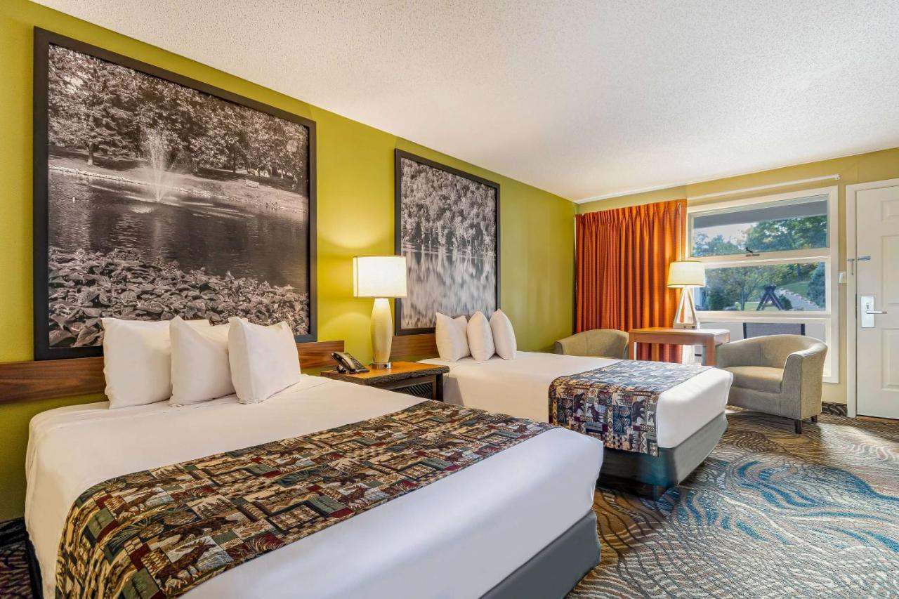 | Super 8 by Wyndham Lake George/Downtown