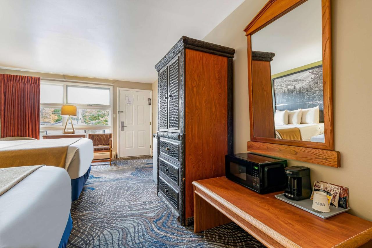 | Super 8 by Wyndham Lake George/Downtown