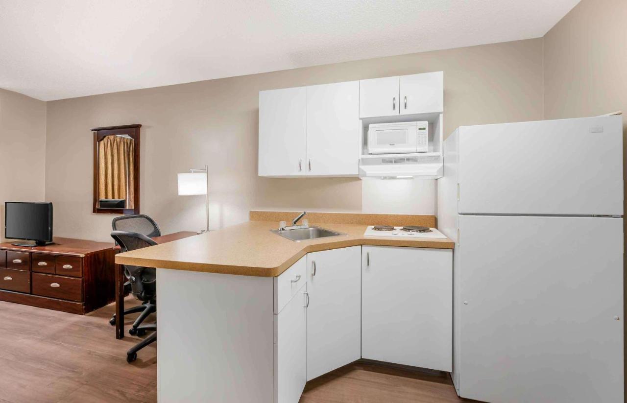 Queen Studio - Non-Smoking at Extended Stay America Suites Fort Wayne South