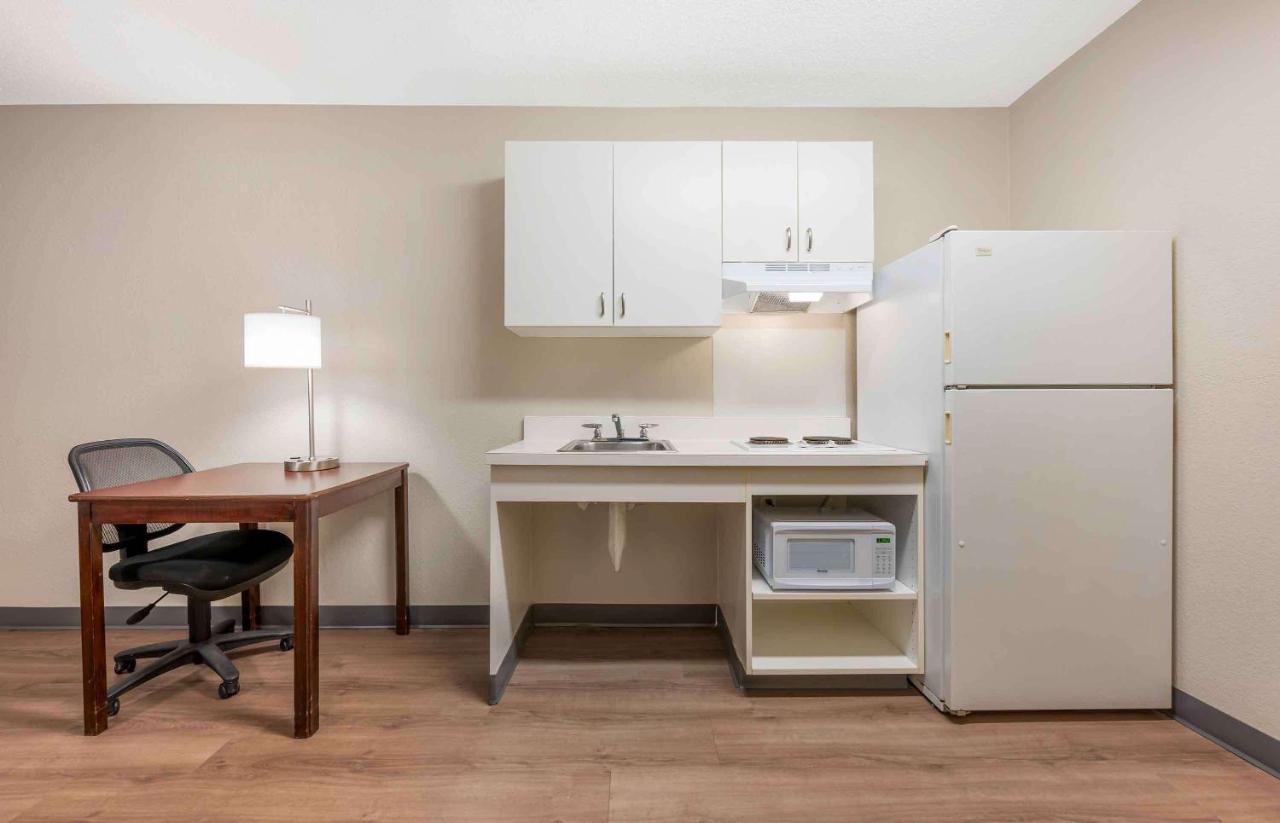 Queen studio with 1 Queen Bed - Disability Access/Non-Smoking at Extended Stay America Suites Fort Wayne South