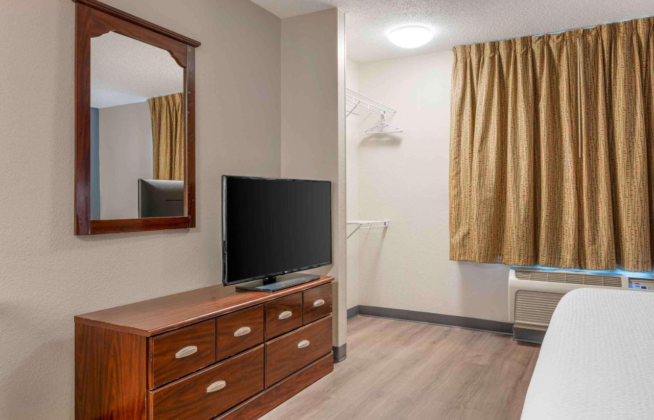 King Studio with 1 King Bed - Non-Smoking at Extended Stay America Suites Fort Wayne South