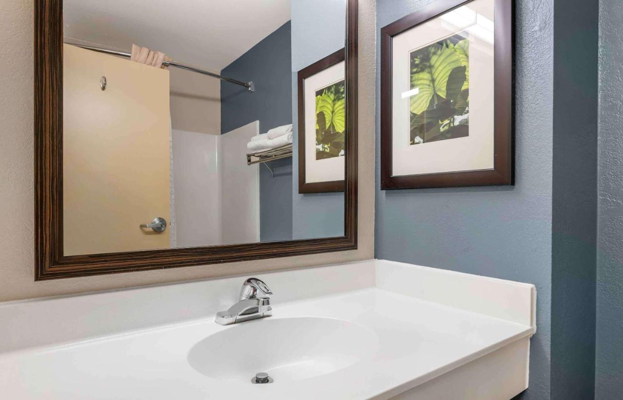 King Studio with 1 King Bed - Non-Smoking at Extended Stay America Suites Fort Wayne South