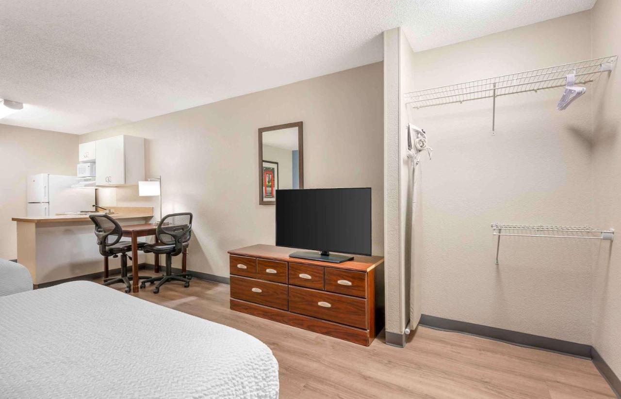 Queen studio with 1 Queen Bed - Disability Access/Non-Smoking at Extended Stay America Suites Fort Wayne South