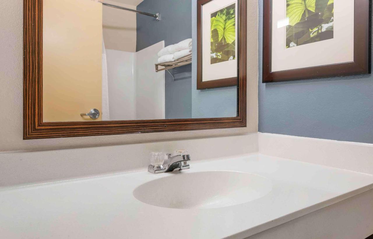 Queen studio with 1 Queen Bed - Disability Access/Non-Smoking at Extended Stay America Suites Fort Wayne South