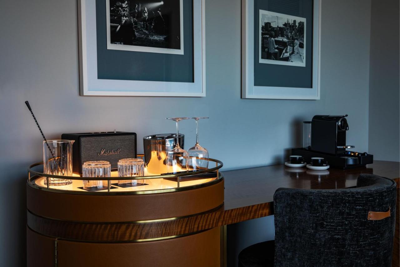 Cool Corner Suite, 1 Bedroom Suite, 1 King, Corner room at W Austin
