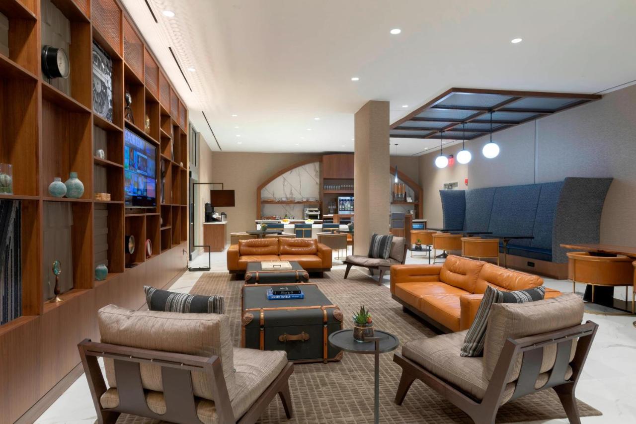 Concierge level, Guest room, 1 King at Atlanta Marriott Northeast/Emory Area