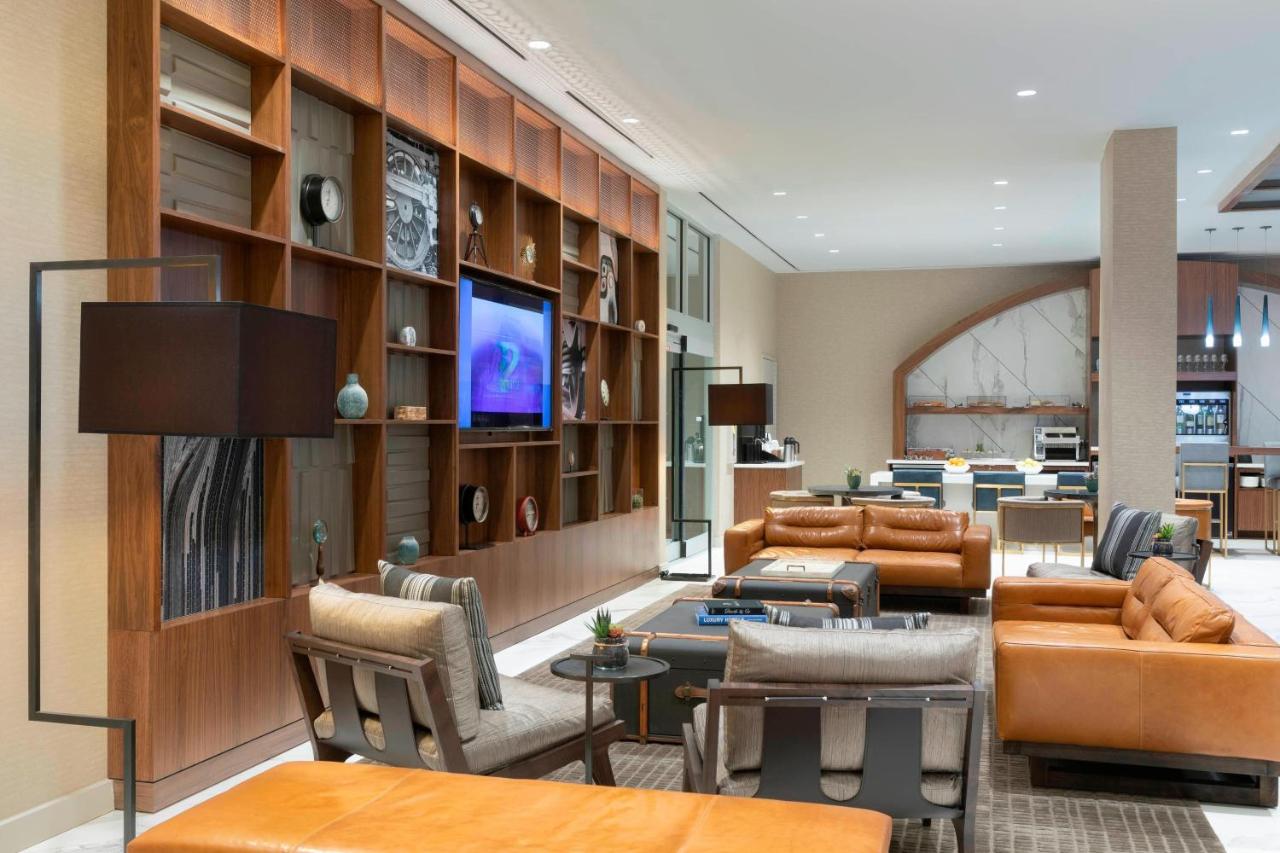 Concierge level, Guest room, 1 King at Atlanta Marriott Northeast/Emory Area