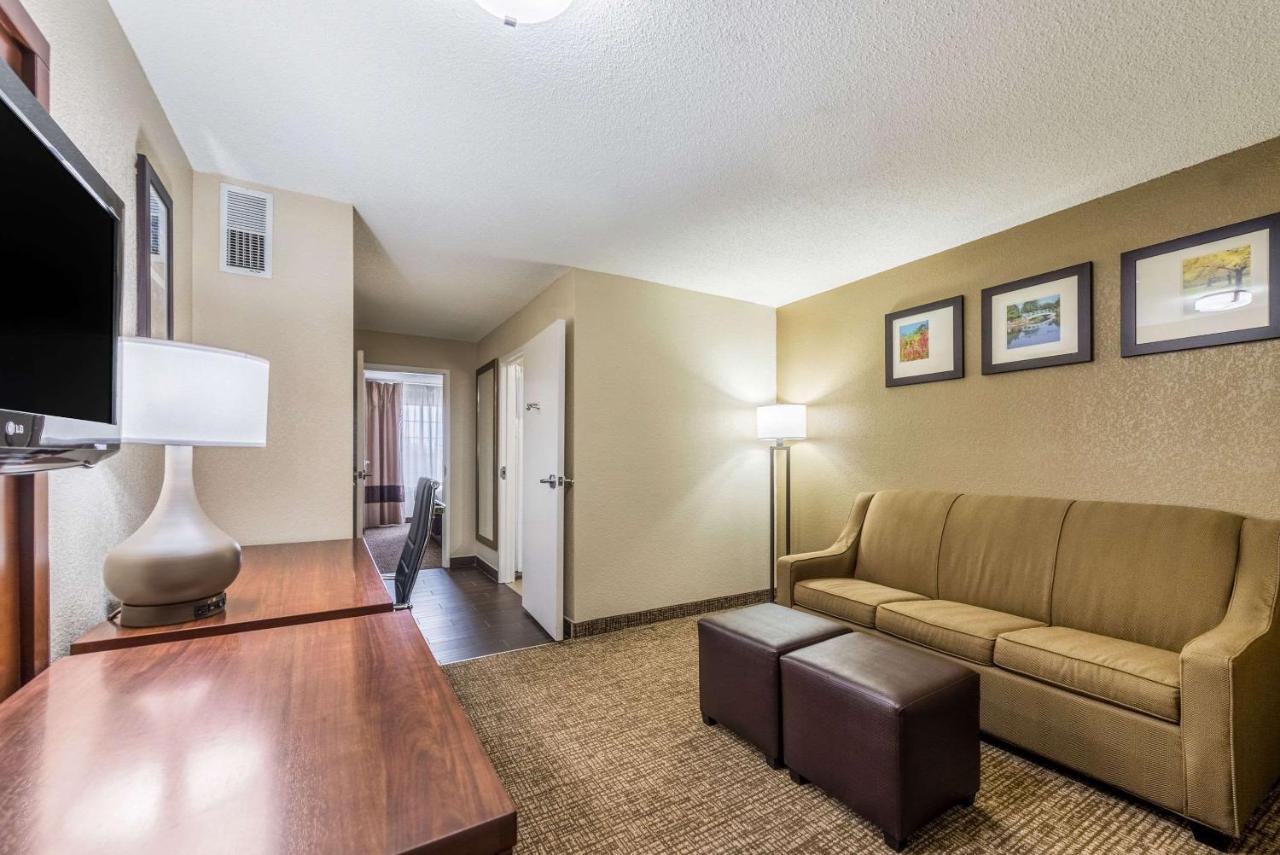 King Suite - Non-Smoking at Comfort Inn & Suites Dayton North