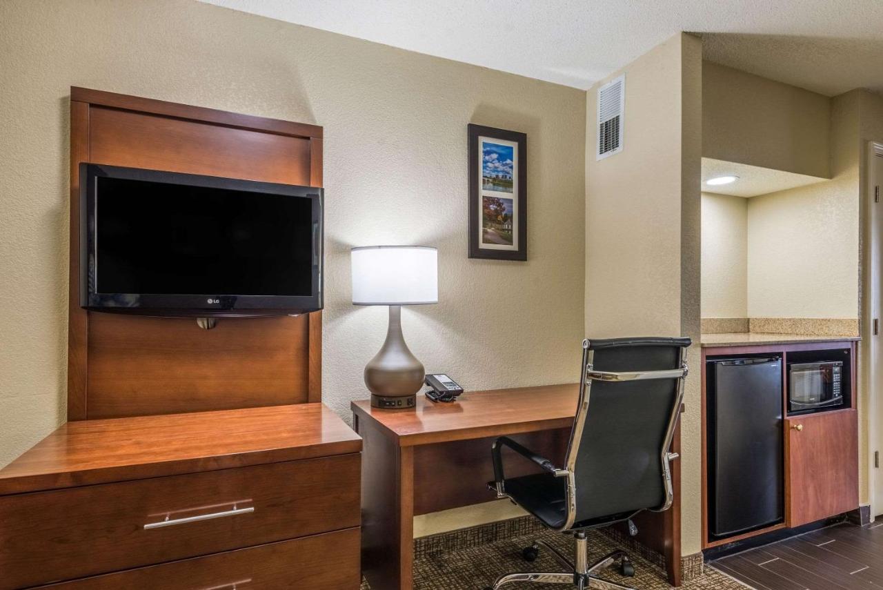 King Suite - Non-Smoking at Comfort Inn & Suites Dayton North