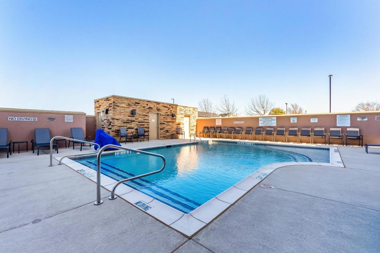 | Fairfield Inn & Suites Dallas Arlington South