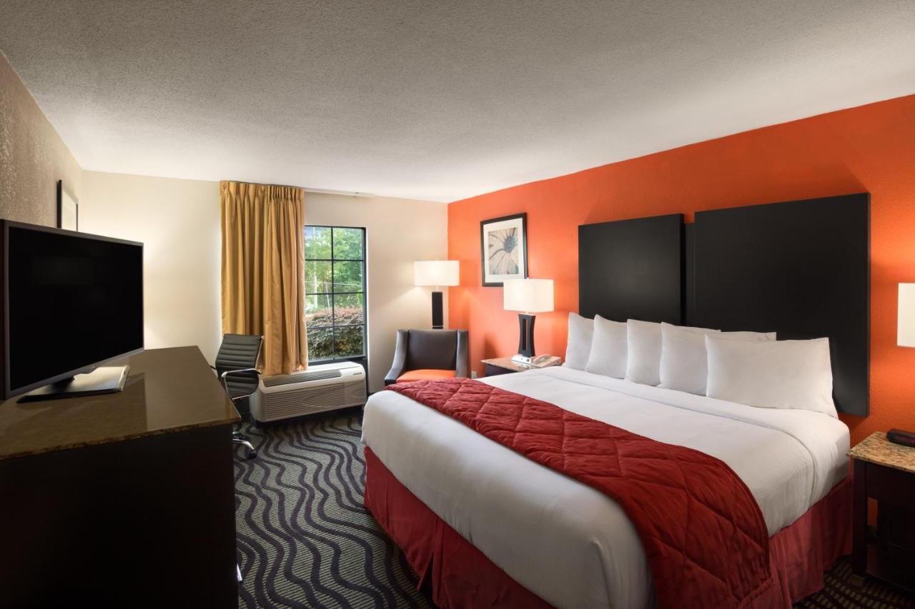 King Room - Non-Smoking at Days Inn by Wyndham Rome Downtown