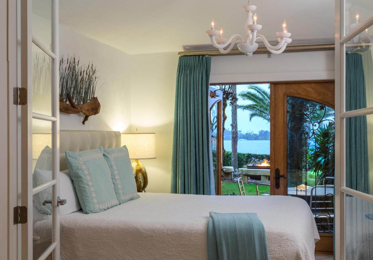 | Black Dolphin Inn