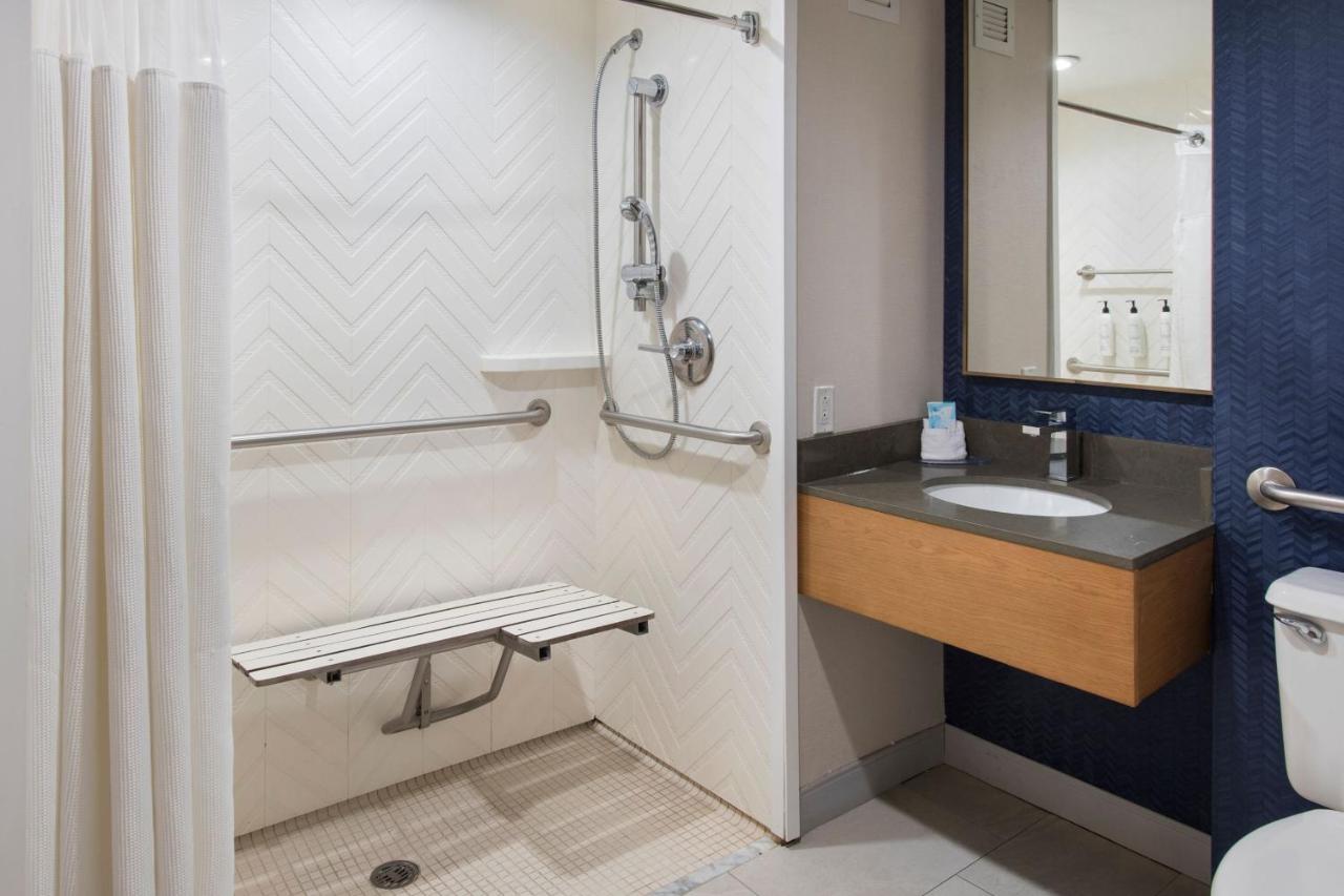 | Fairfield Inn Rochester Airport