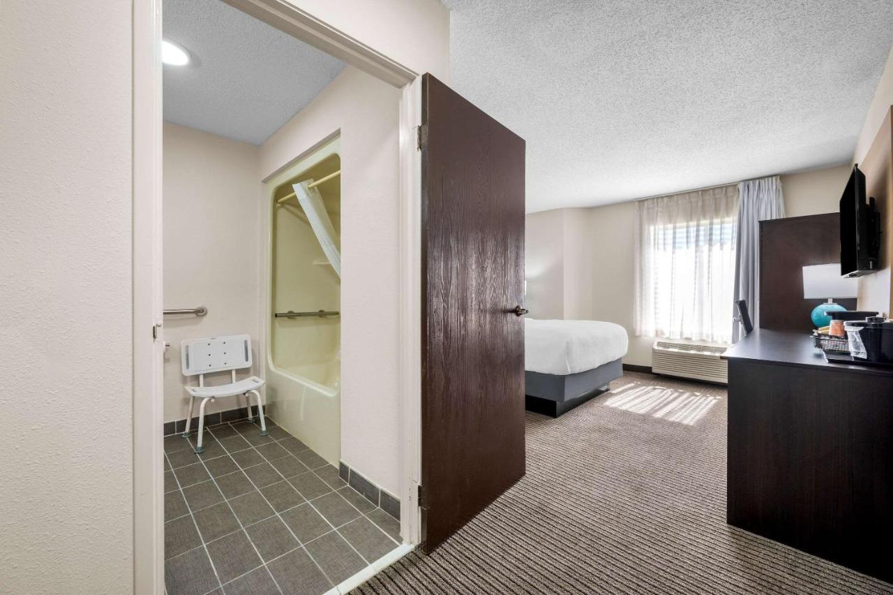Queen Room - Disability Access/Non-Smoking at Sleep Inn Springfield West