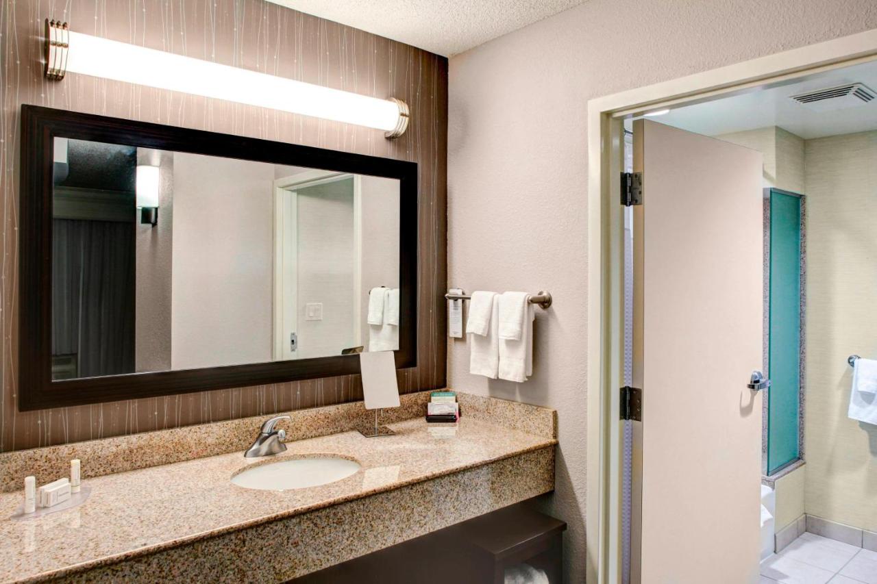 | Courtyard Richmond North/Glen Allen