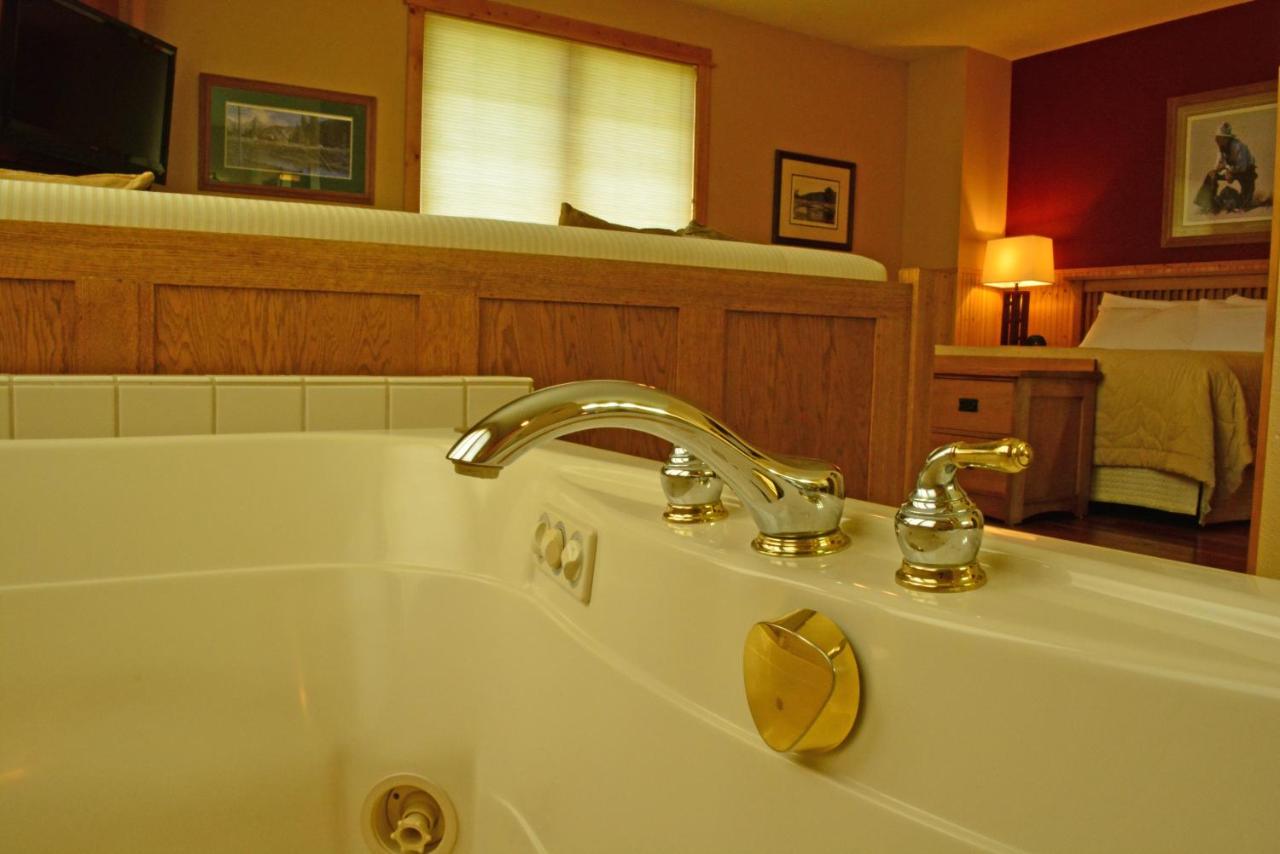 | Gallatin River Lodge
