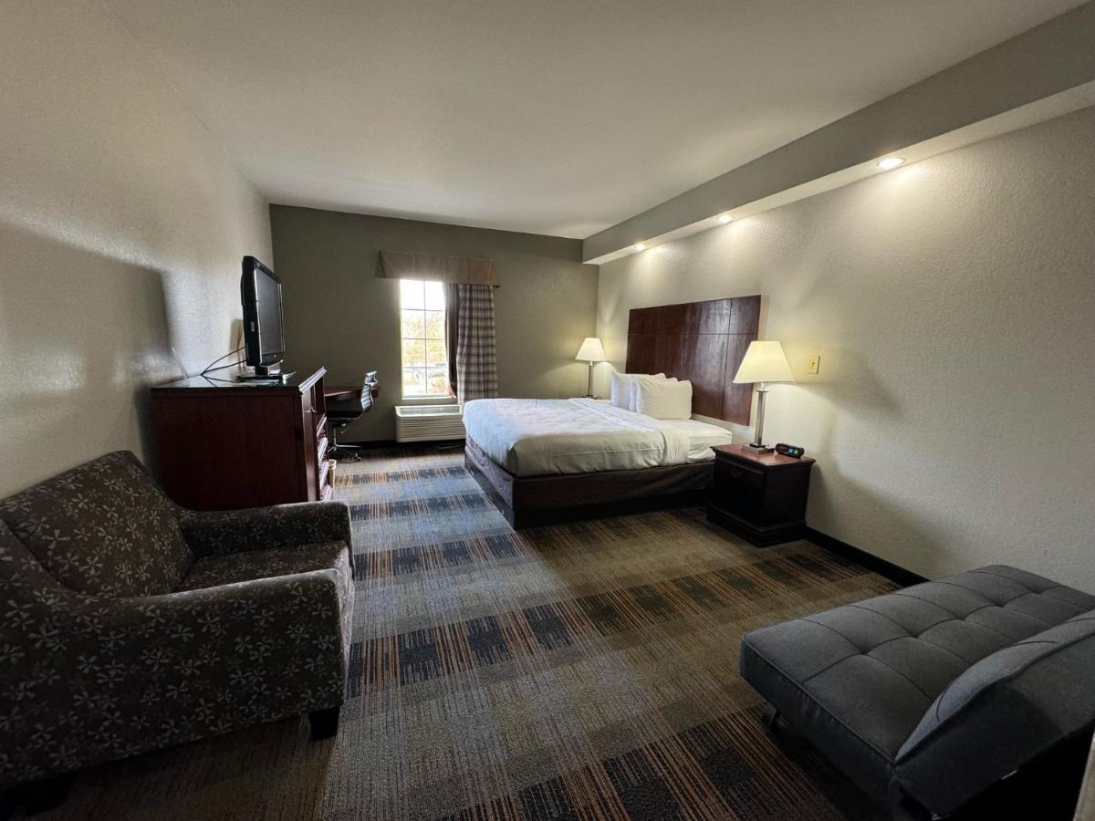 King Room - Accessible/Non-Smoking at Quality Inn Newnan - Atlanta South