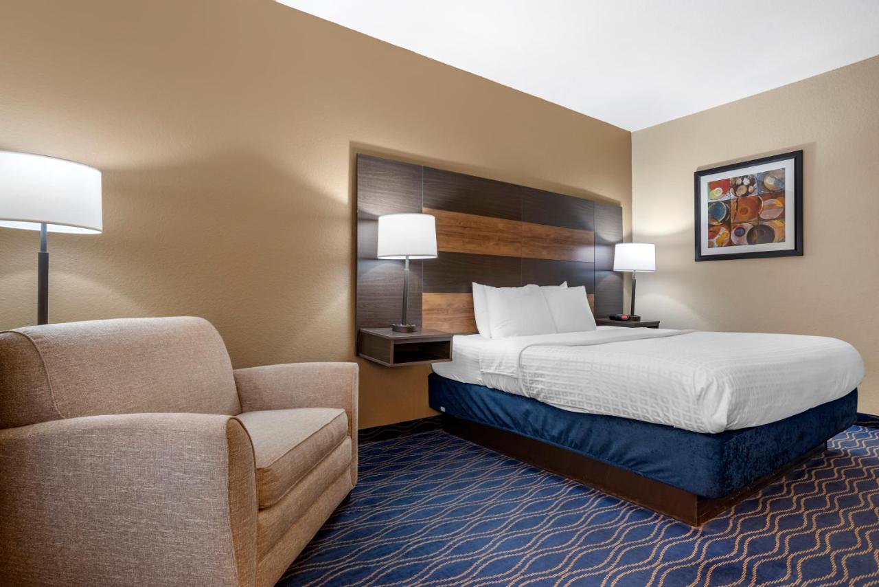 Queen Room at Best Western Troy Inn