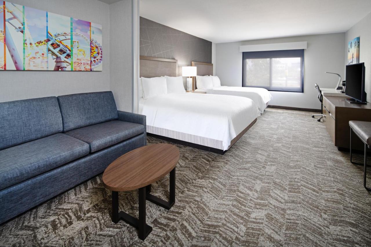 | Best Western Valencia/Six Flags Inn & Suites