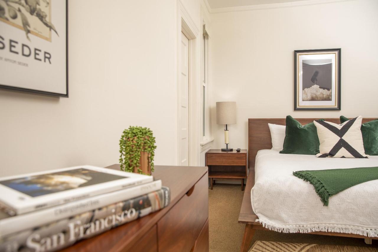 Superior King Room at Washington Square Inn