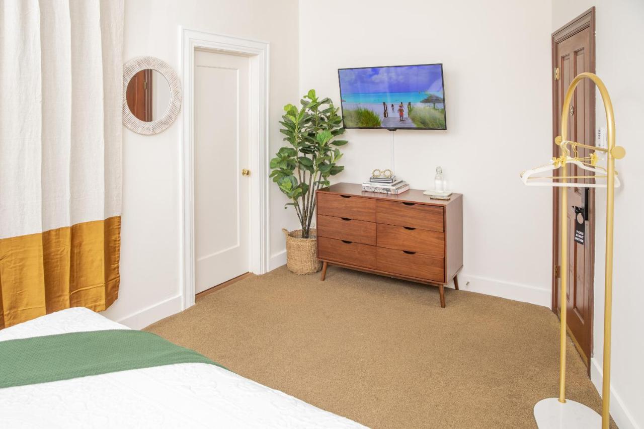 Standard King Room at Washington Square Inn