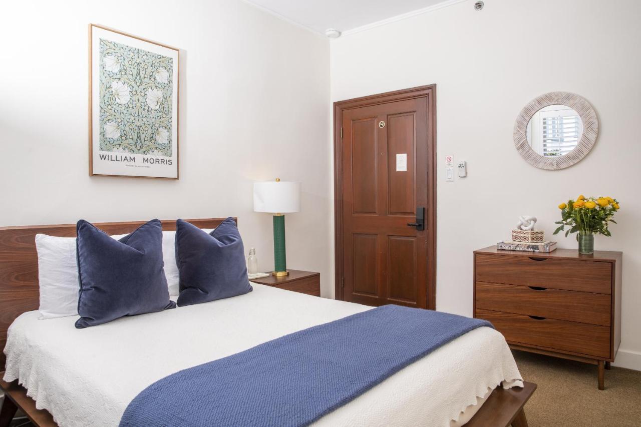 Deluxe Queen Room at Washington Square Inn