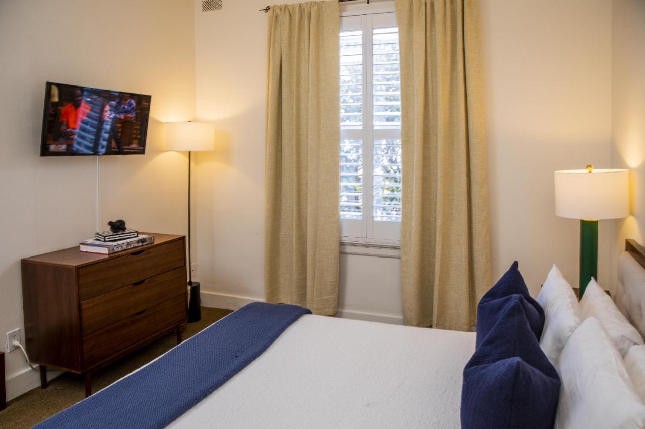 Standard Queen Room at Washington Square Inn