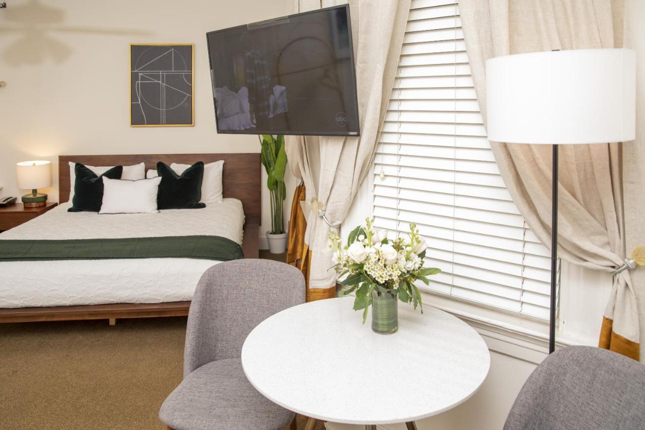 Superior King Room at Washington Square Inn