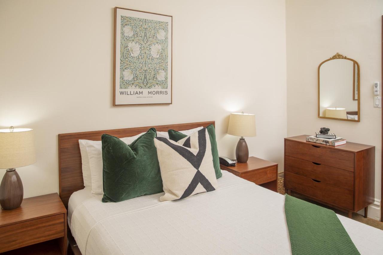 Deluxe Queen Room at Washington Square Inn