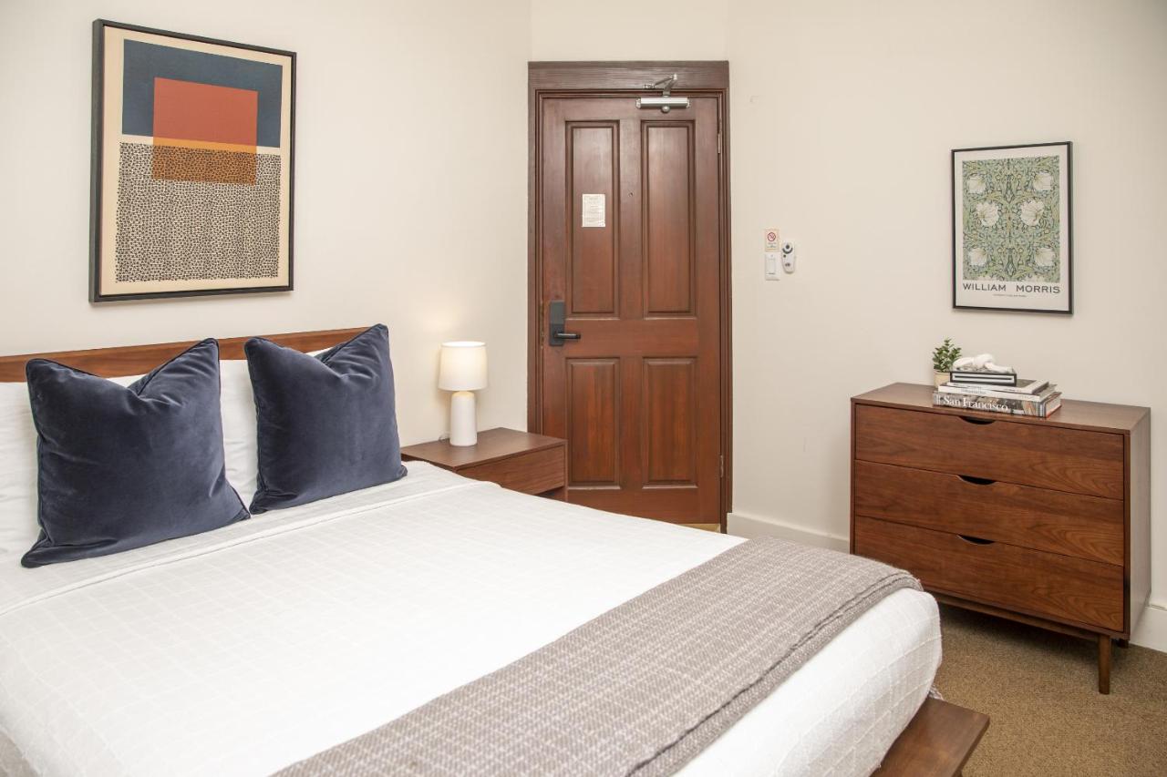 Deluxe Queen Room at Washington Square Inn