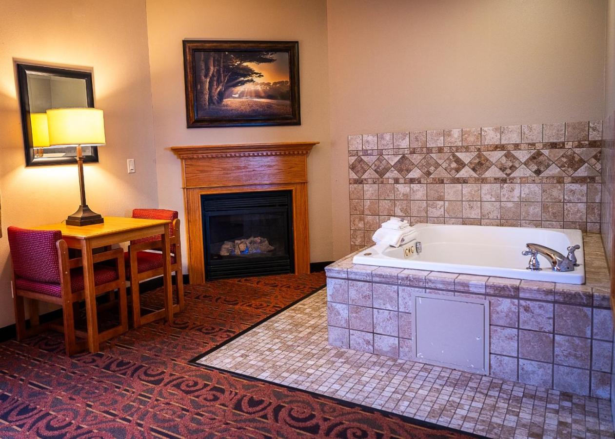 | Savanna Inn & Suites