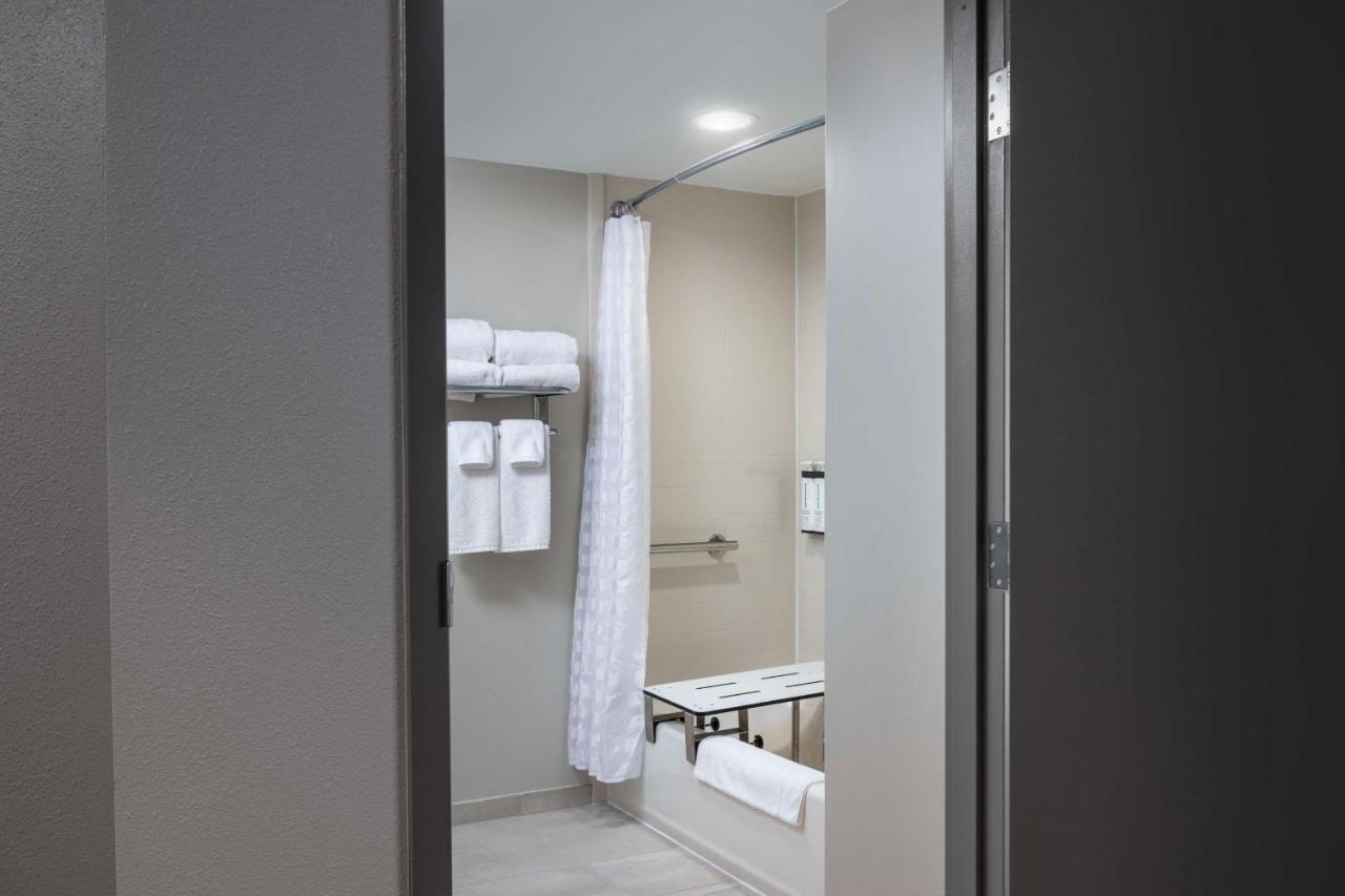 King Room with Bathtub - Disability Access at Hyatt Place Tempe Phoenix Airport