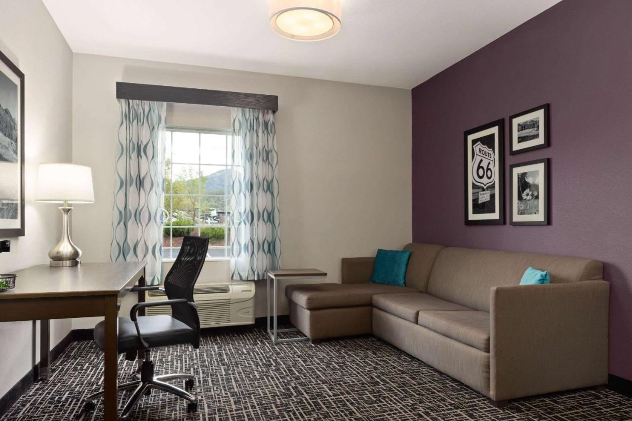 Deluxe King Room - Mobility Access/Non-Smoking at La Quinta Inn & Suites by Wyndham Williams-Grand Canyon Area