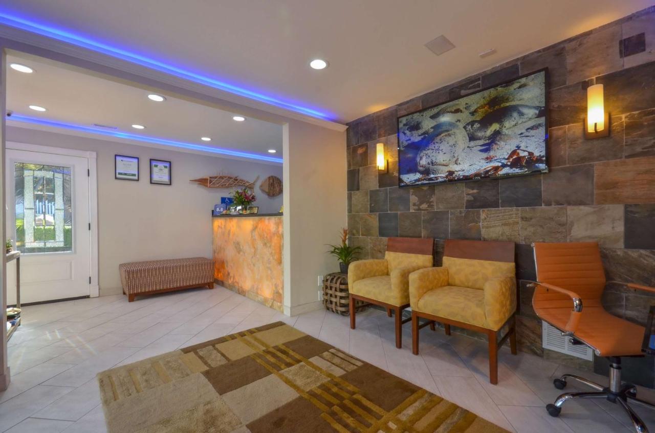| Best Western The Inn & Suites Pacific Grove