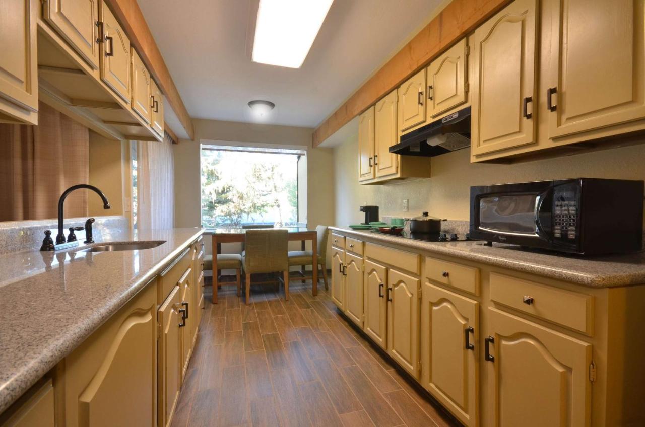King Suite - Non-Smoking at Best Western The Inn & Suites Pacific Grove