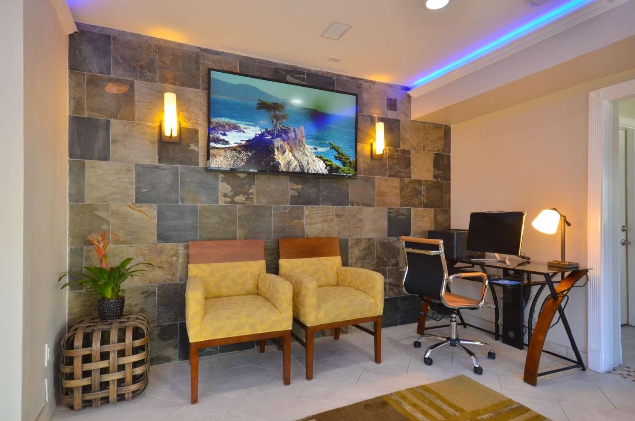 | Best Western The Inn & Suites Pacific Grove