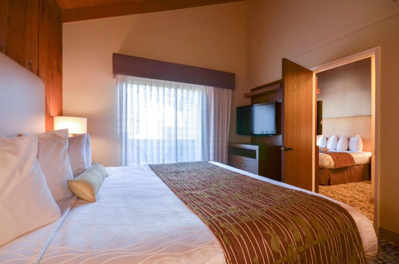 | Best Western The Inn & Suites Pacific Grove