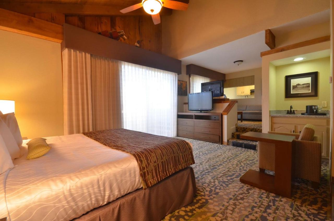 King Suite - Non-Smoking at Best Western The Inn & Suites Pacific Grove