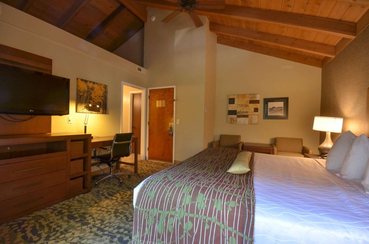 | Best Western The Inn & Suites Pacific Grove